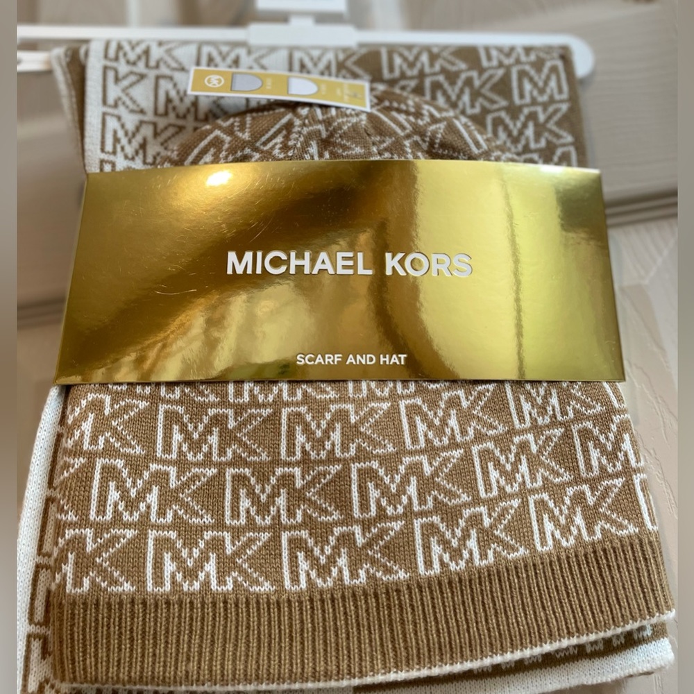 NWT Michael Kors Scarf and Beanie Set